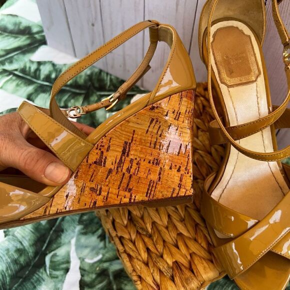 CHRISTIAN DIOR Buff Patent Leather Wedge Sandal - Picture 4 of 16